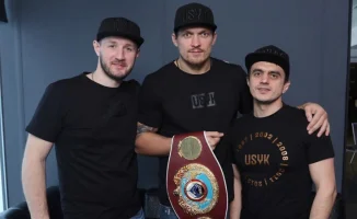 Казахстанская сборная в новом ринге: Усик передал эстафету тренера