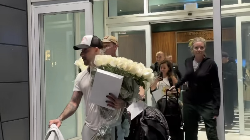 Backstreet Boys в Алматы: культурный обмен и новые традиции с тюбетейками на фоне поп-музыки