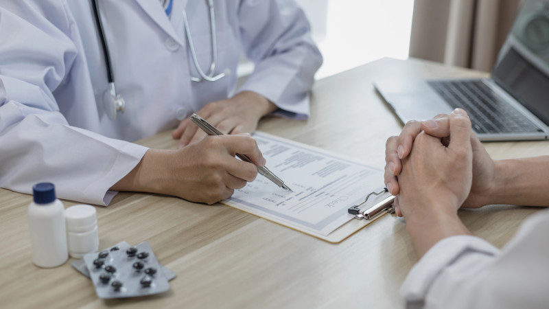 Мошенничество в медицине: врач обманул пациентов, обещая помощь в оформлении инвалидности