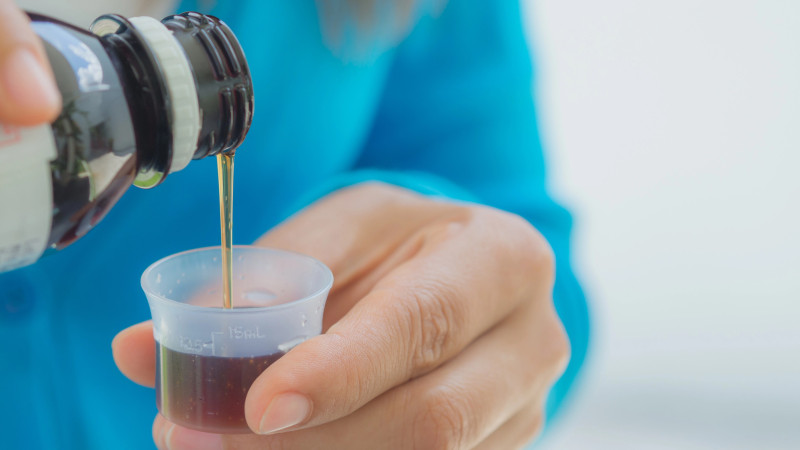 Казахстанцам угрожают опасные индийские сиропы от кашля: Минздрав предупреждает о серьезных последствиях