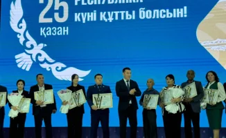 Шымкент празднует День Республики: международный концерт в Енбекшинском районе