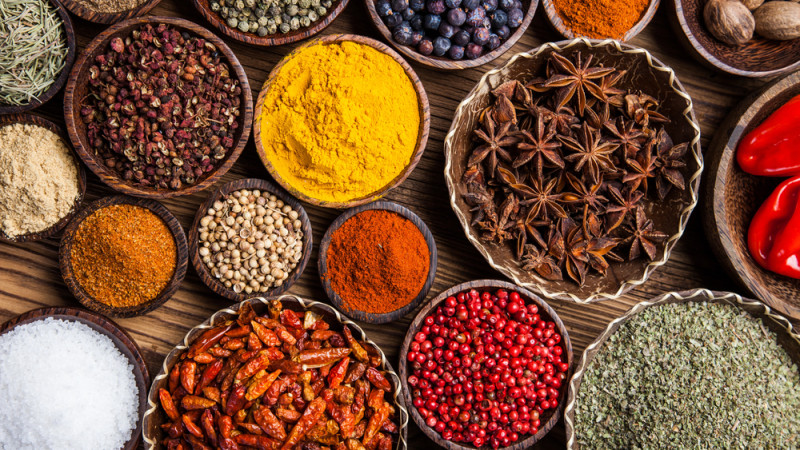 Добавление черного перца, корицы и гвоздики в рацион может существенно улучшить здоровье и самочувствие