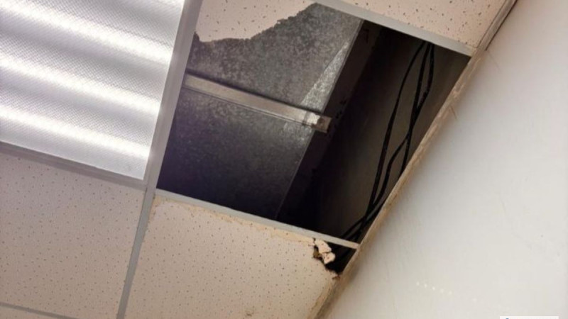 Жители Махамбетского района Атырауской области недовольны состоянием поликлиники