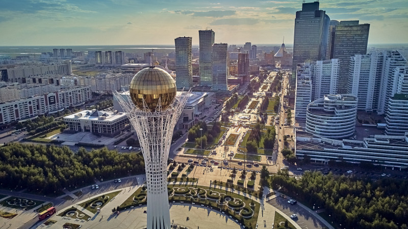 Казахстанцы готовятся к зимним праздникам и активному отдыху