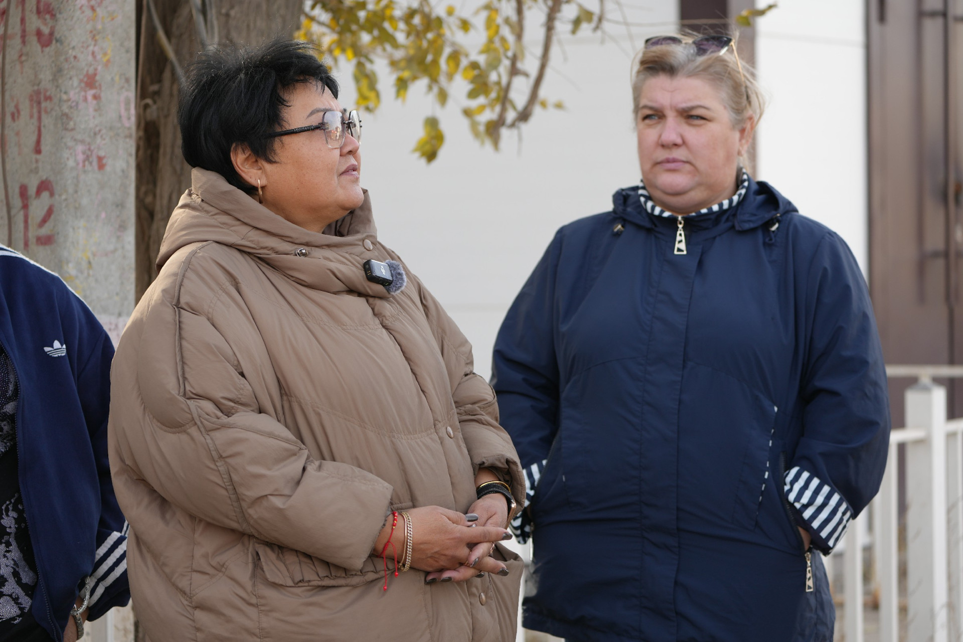 Две жительницы Кирпичного, Астана. Фото: ©️