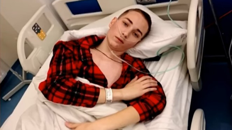 В Актобе врачи полгода не могли выявить рак у 18-летнего юноши