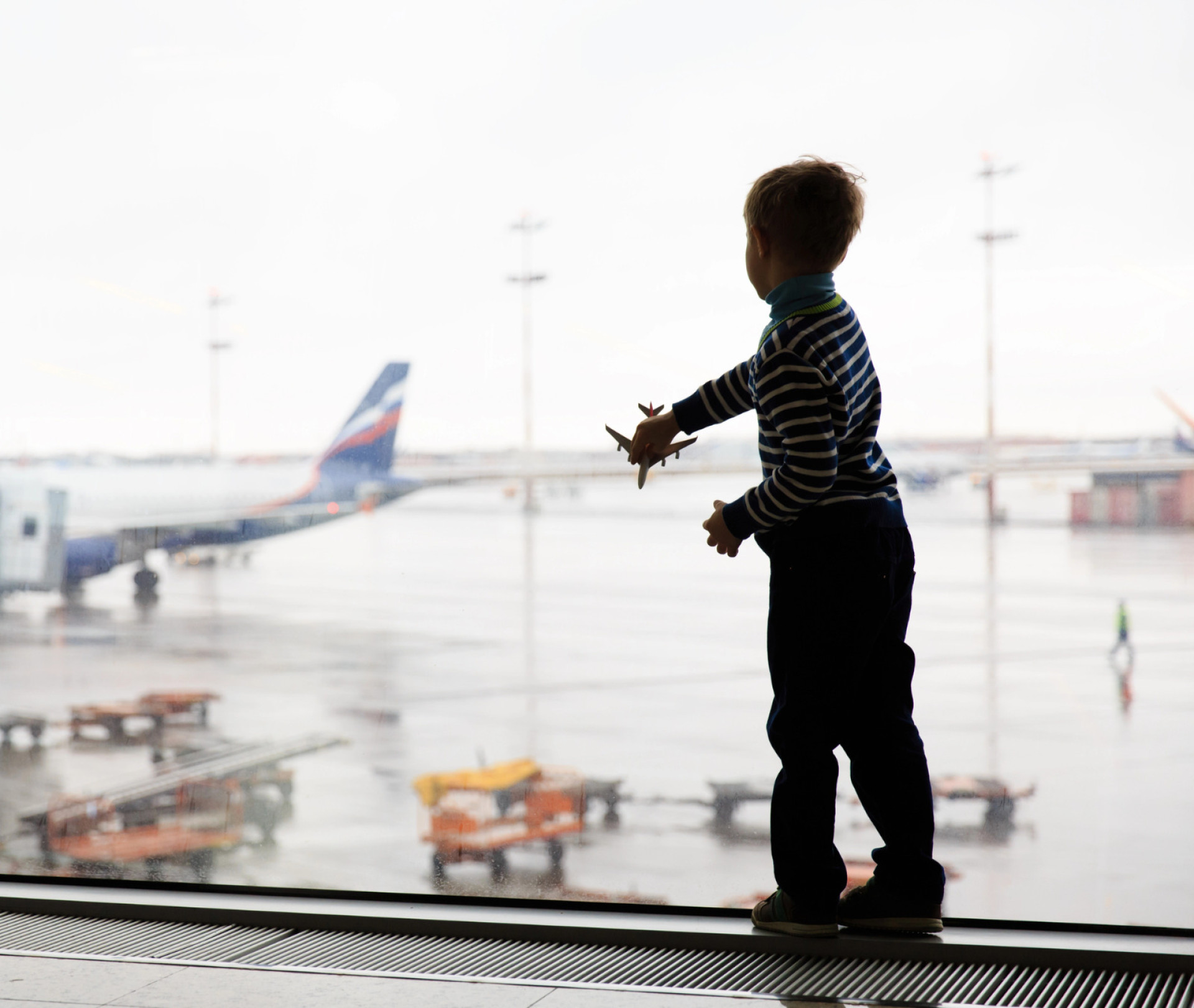 Как подготовить ребёнка к полёту на самолёте