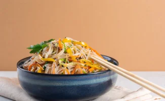 Фунчоза: 4 салата, которые удивят даже гурманов!