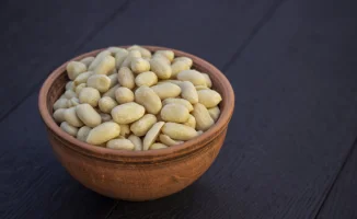 Жареный несолёный арахис с кожурой: ключ к улучшению памяти и сосудов мозга у пожилых людей