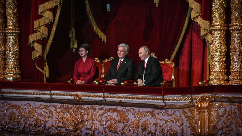 Токаев и Путин на гала-концерте мастеров искусств Казахстана в Москве