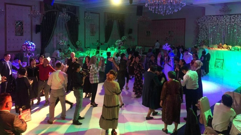 Новые ограничения времени работы тои и развлекательных заведений в Кыргызстане: социальные последствия