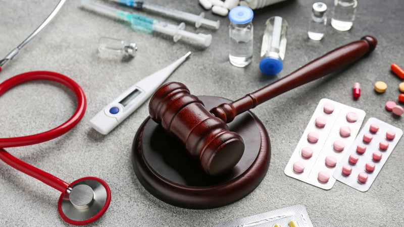 Казахстанец и житель Атырау арестованы после медицинского обследования