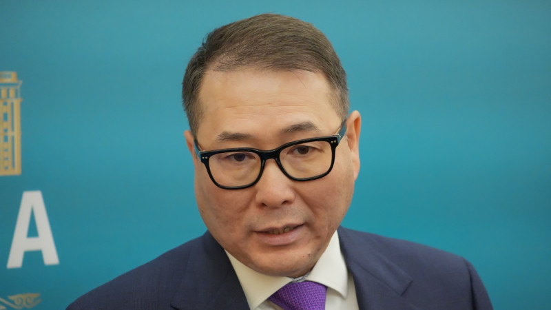 Министр торговли Казахстана делится новогодними планами и секретами торга на базаре