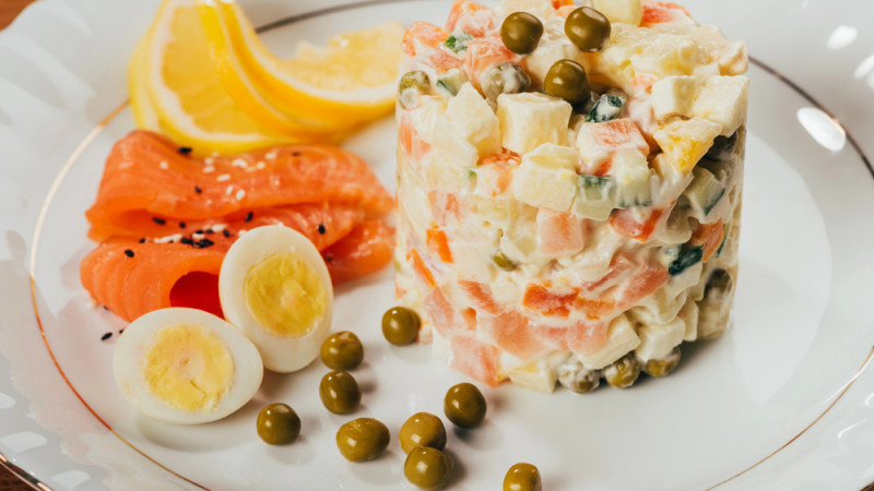 Оливье: классика и креатив в одном салате!