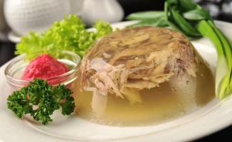 Зима в разгаре: домашний холодец из конины и говядины готовится!