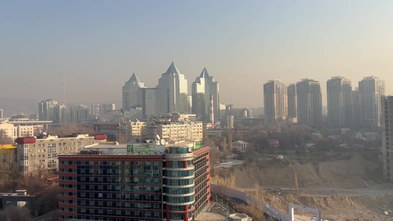 Жители Алматы обеспокоены ухудшением качества воздуха из-за густого смога