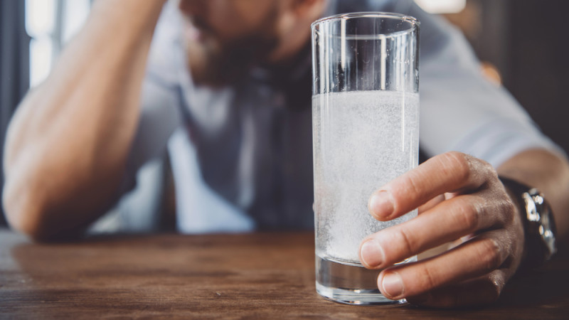 Гастроэнтеролог раскрыла секреты быстрого облегчения похмелья