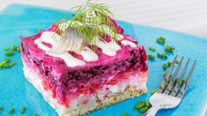 Сколько обойдется казахстанцам любимый новогодний салат 'Сельдь под шубой'?