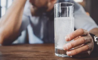 Гастроэнтеролог раскрыла секреты быстрого облегчения похмелья