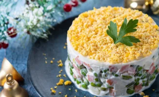 Салат "Нежный": классика и 4 уникальных варианта для международного Нового года