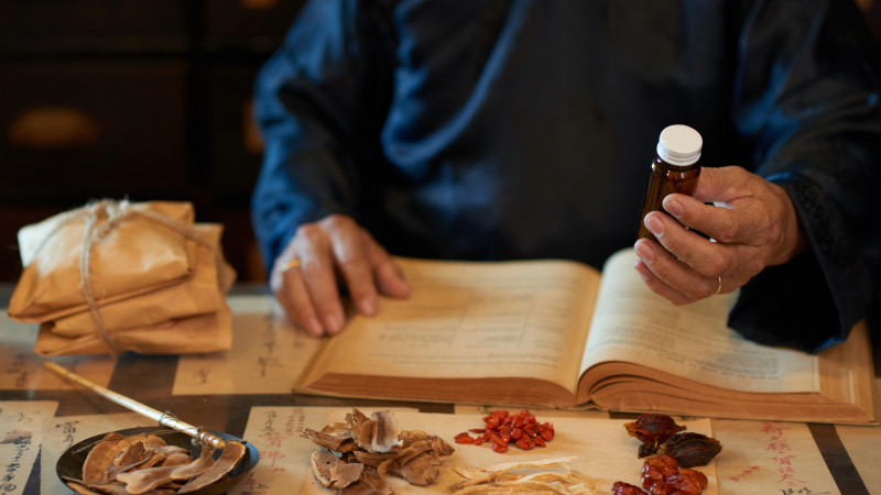 Депутат Мажилиса требует проверки центров восточной медицины в Казахстане