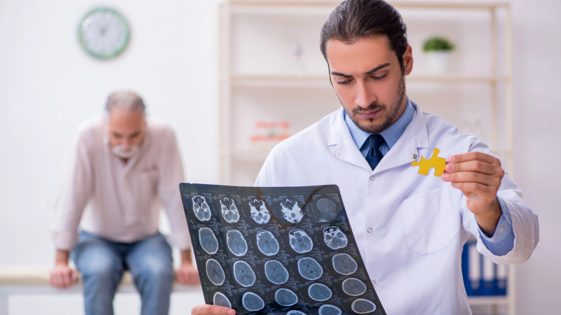 Новые методы терапии могут замедлить потерю памяти при болезни Альцгеймера, подавляя фермент PTP1B