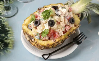 Ананасовый салат: классика и два уникальных рецепта на выбор!