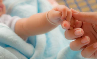 Чудо материнства: жизнь, подаренная через пересадку от донора в сердце Англии