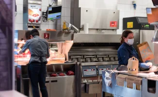 Скандал в Алматы: увольнение сотрудника с аутизмом в Burger King