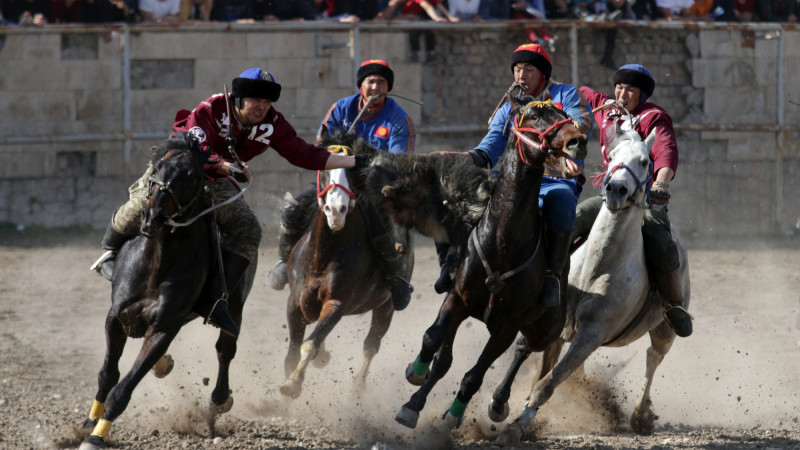 Национальные игры: как Бәйге, көкпар и аударыспақ оживляют праздник Наурыз