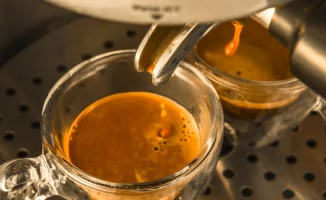 Утренний кофе: привычка, усиливающая обезвоживание и влияющая на здоровье