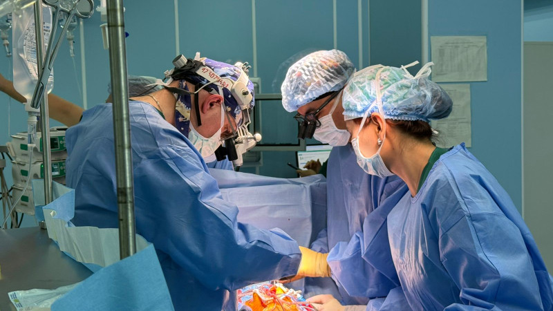 В Актобе кардиохирурги спасают детей с пороками сердца